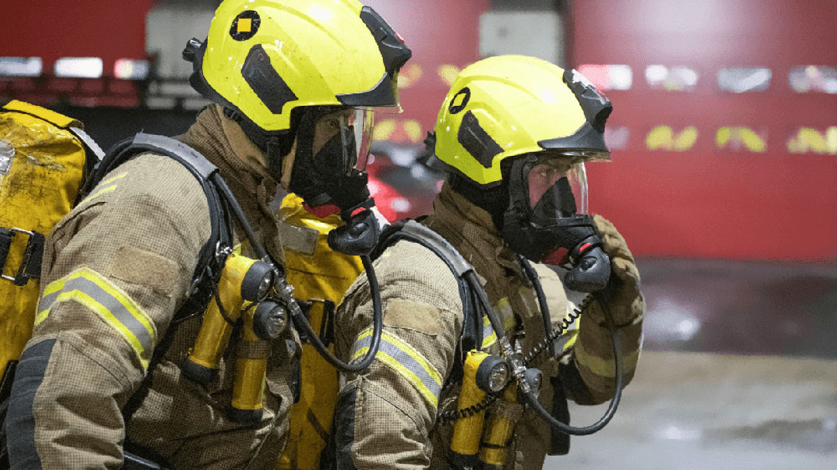 Two fire fighters in full gear
